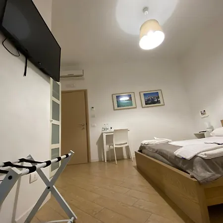 Manu's House Bed & Breakfast *